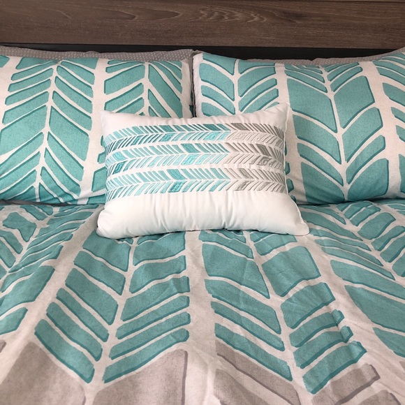 Decorative Throw Pillows - Picture 5 of 5